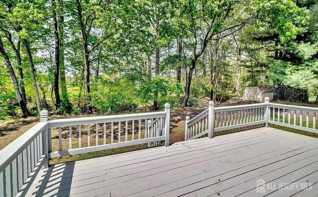 Building Photo - 12 Windsor Dr