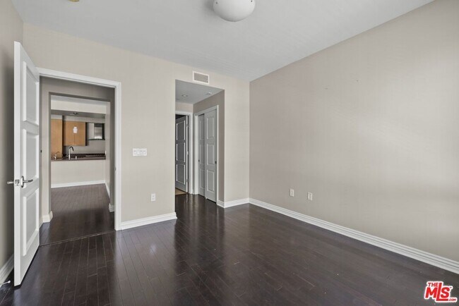 Building Photo - 317 Caruso Ave