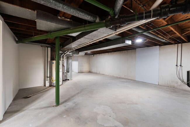 Building Photo - 1032 Algonquin Trail