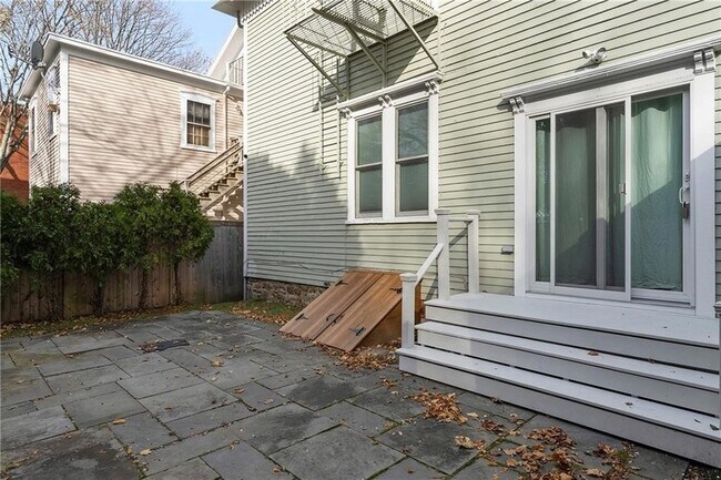 Building Photo - 109 Church St