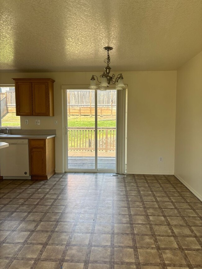 Building Photo - $500.00  OFF  1ST  FULL  MONTH'S  RENT   F...