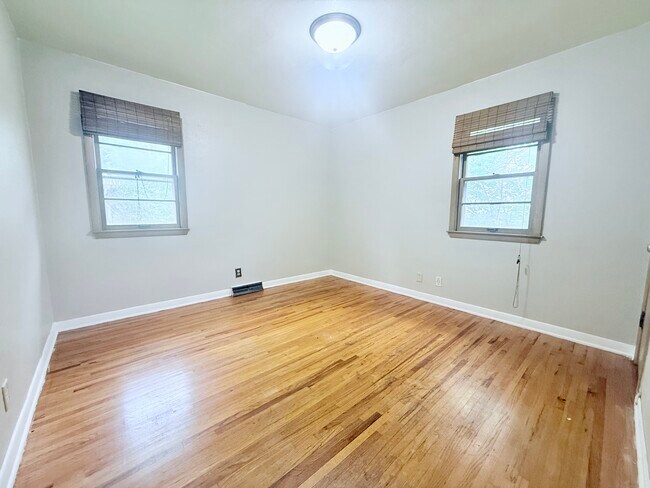 Bed #2 - 1205 Dorothy Dr