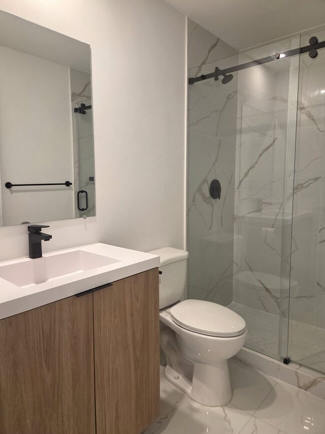 Building Photo - 4/2 in Villa Pass