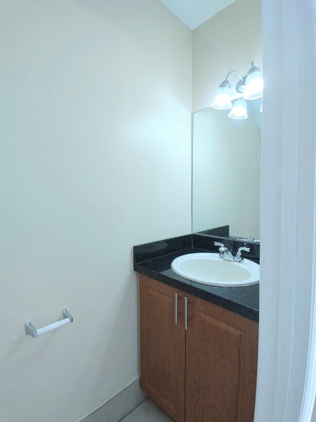 Building Photo - Spacious 2BR in Terrazas Del Sol