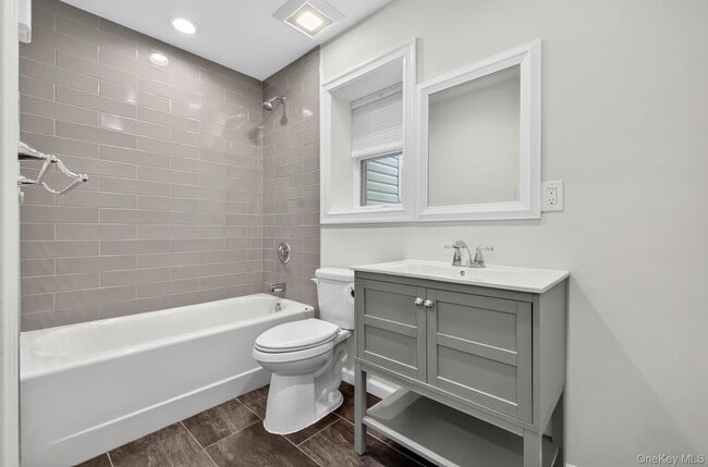 Building Photo - 6 Greg Ln