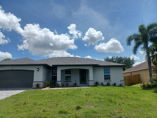 Building Photo - 417 SW 26th Ave