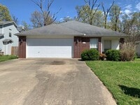 Building Photo - 1612 Cresent St