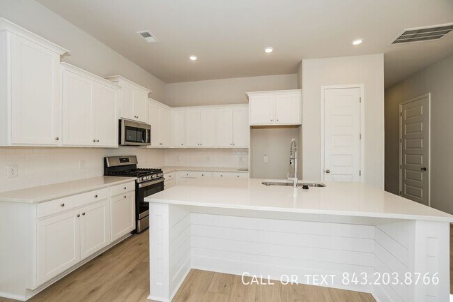 Building Photo - 1004 Yucca St