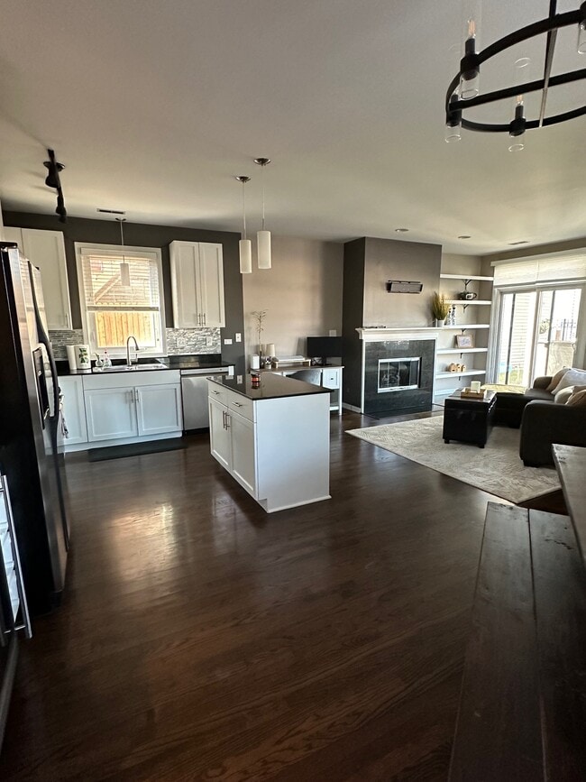 Building Photo - 750 N Willard Ct