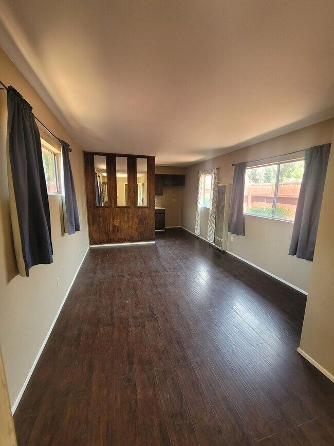 Building Photo - Single-Story 4-Bedroom Apartment in Yucaipa!