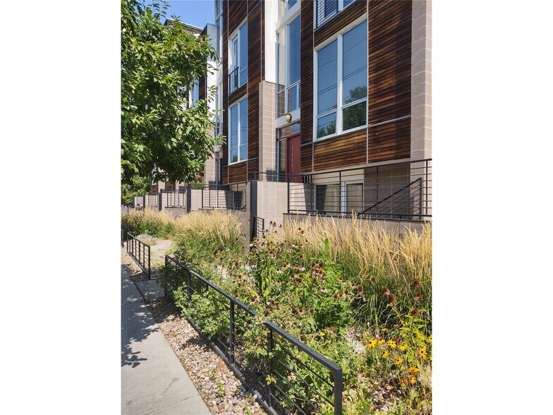 Building Photo - 441 24th St