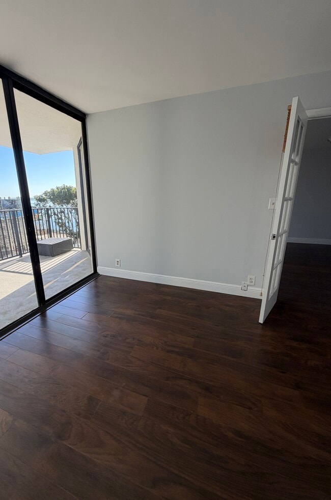 Building Photo - 1865 Brickell Ave