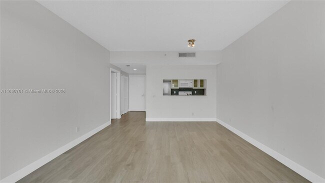 Building Photo - 2475 Brickell Ave
