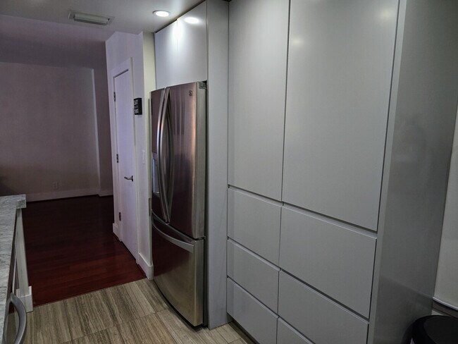 Building Photo - 3901 S Ocean Dr