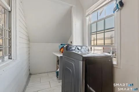 Building Photo - 147 Martin St