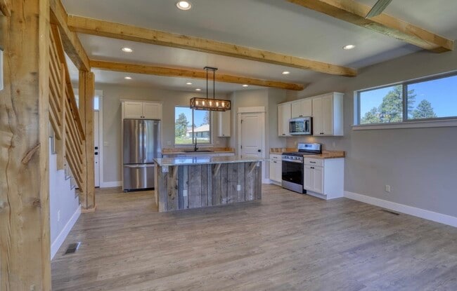 Building Photo - 27 Roosevelt Dr