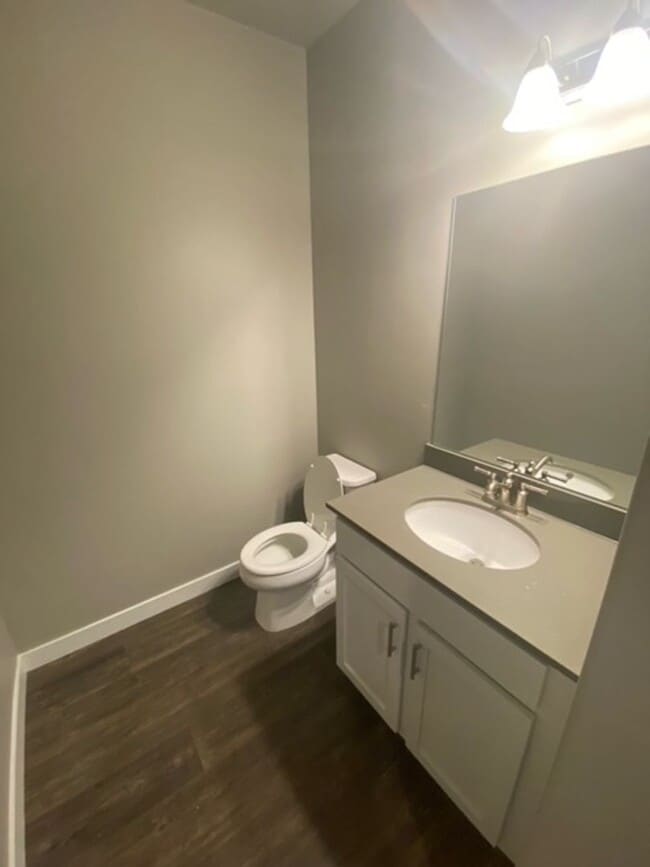 Building Photo - Beautiful Bountiful Townhome