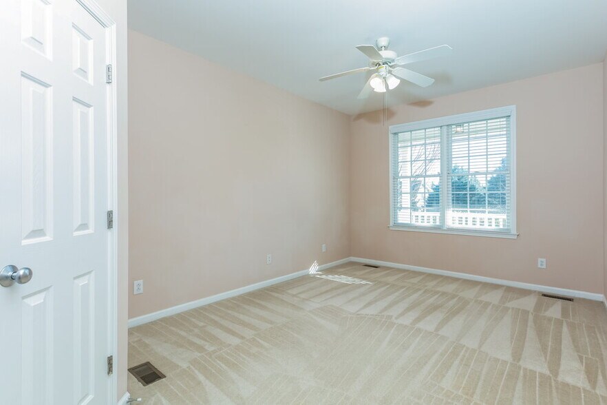 Building Photo - 917 Alba Rose Ave