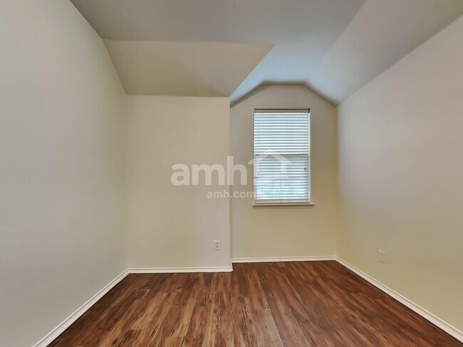 Building Photo - 1083 Carpenter Ct