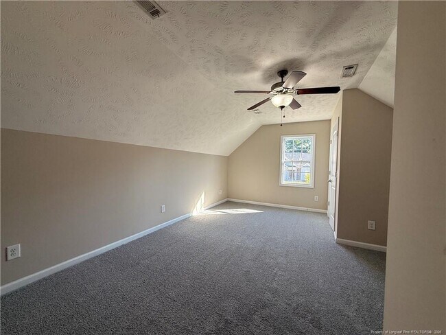 Building Photo - 402 Colonist Pl
