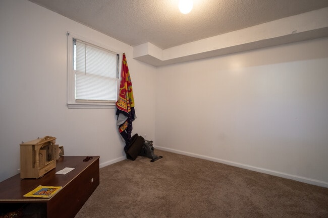 Building Photo - 115 Winterberry Dr