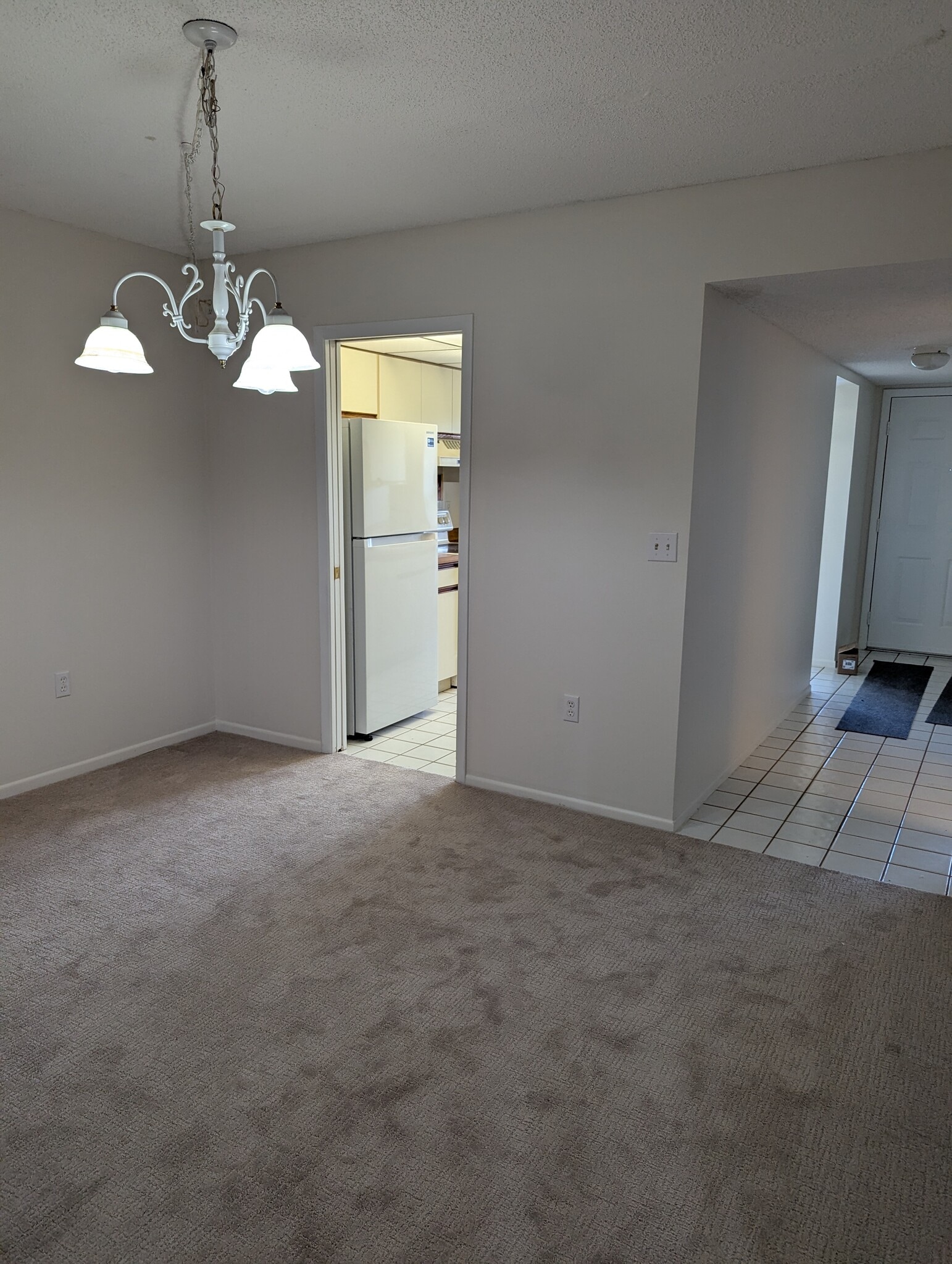 Dining Area - 515 30th Ave W