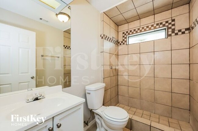Building Photo - 3225 Amber Dr S
