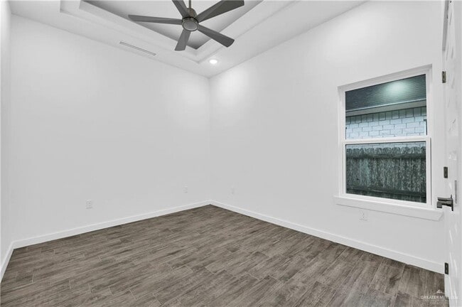 Building Photo - 1416 N Lookout Dr