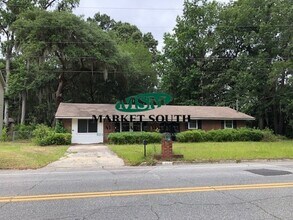 Building Photo - Convenient Southside Location