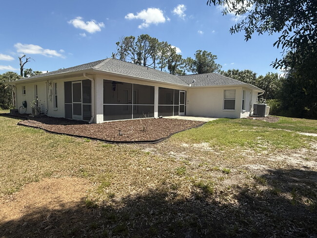 Building Photo - "3-Bedroom North Port Home!"