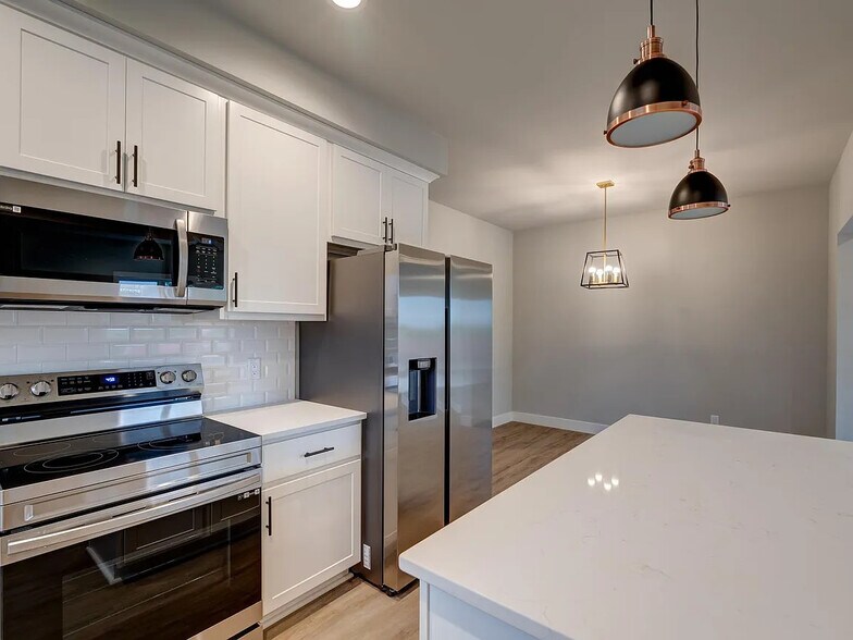 Building Photo - 115 Prairie Heights Dr