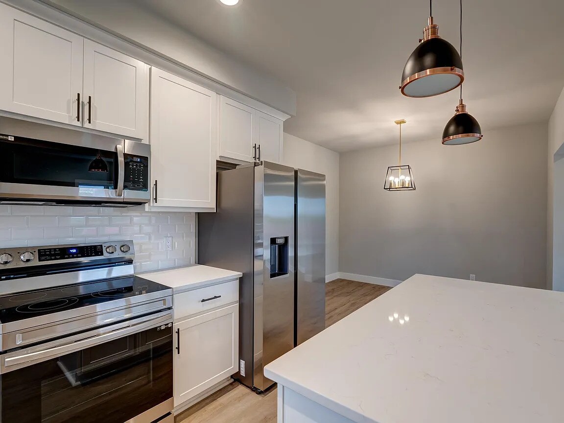 Building Photo - 115 Prairie Heights Dr