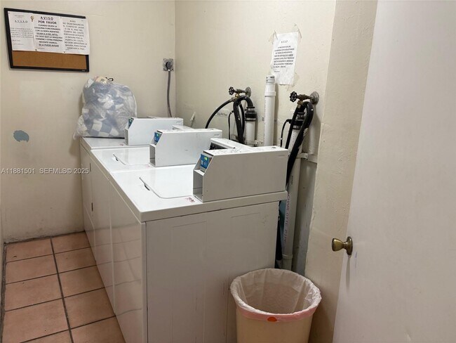 Building Photo - 3551 SW 9th Terrace