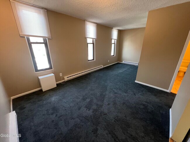 Building Photo - 128 Milton Ave