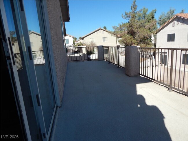 Building Photo - 1032 Sweeping Ivy Ct