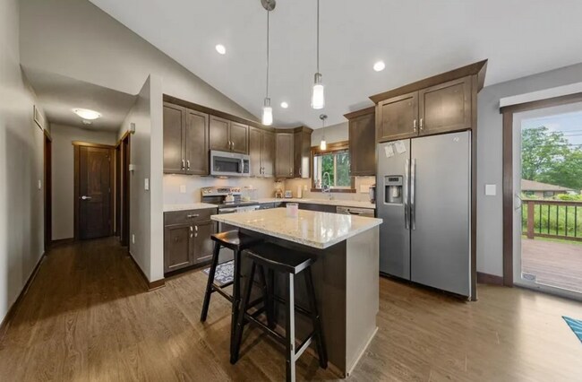 Building Photo - 1253 Turnberry Dr SE