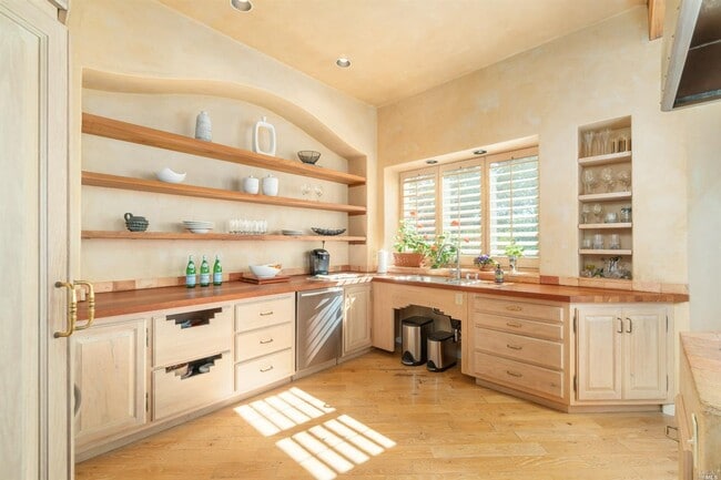 Building Photo - 245 Water St