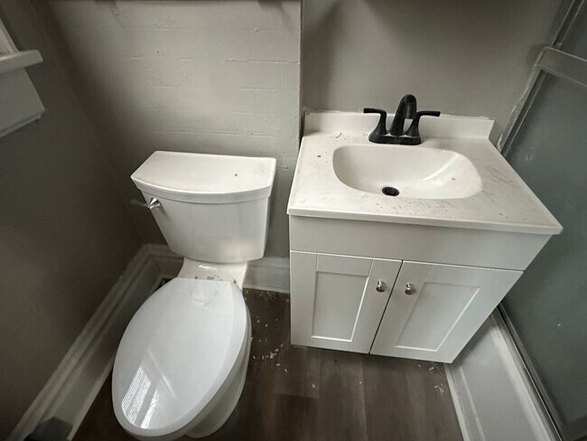 Building Photo - Indianola Ave 1574-1580 MLR