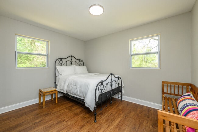 Building Photo - NEWLY RENOVATED 2 bedroom, 1 bathroom at Gilbert Townes