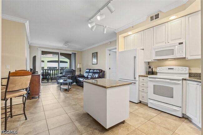 Building Photo - 2825 Palm Beach Blvd