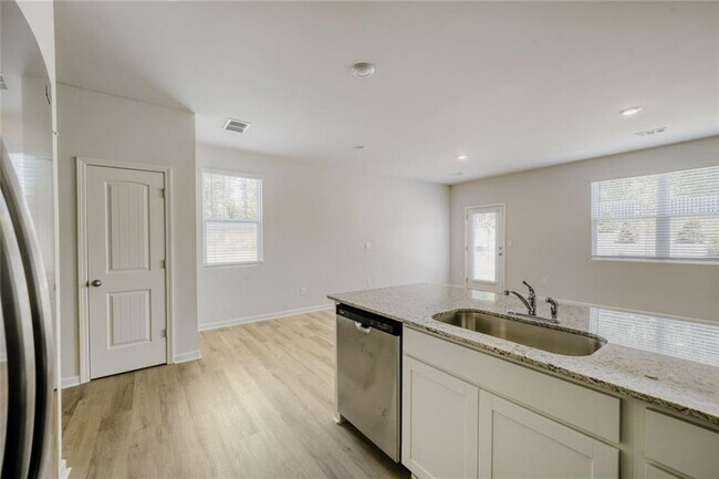 Building Photo - 5980 Skylar Dr