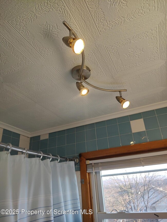 Building Photo - 1023 Carmalt St