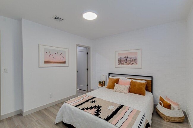 Building Photo - Luxury 2 Bed / 2 Bath Double Primary Apartment Near Old Town Scottsdale | Private Patio + 1 Month...