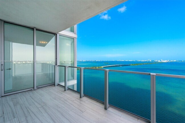 Building Photo - 2900 NE 7th Ave