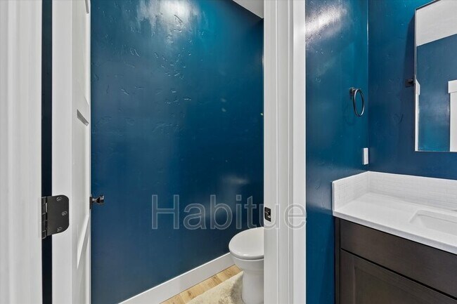 Building Photo - 917 E Bissett St