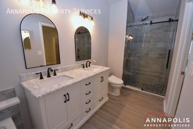 Building Photo - 544 Francis Nicholson Way