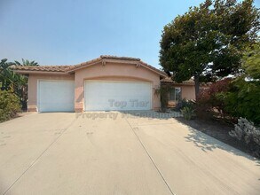 Building Photo - Welcoming Single-Level Home in a Great Fam...