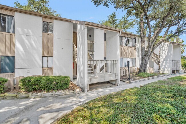 Building Photo - 12100 Melville Dr