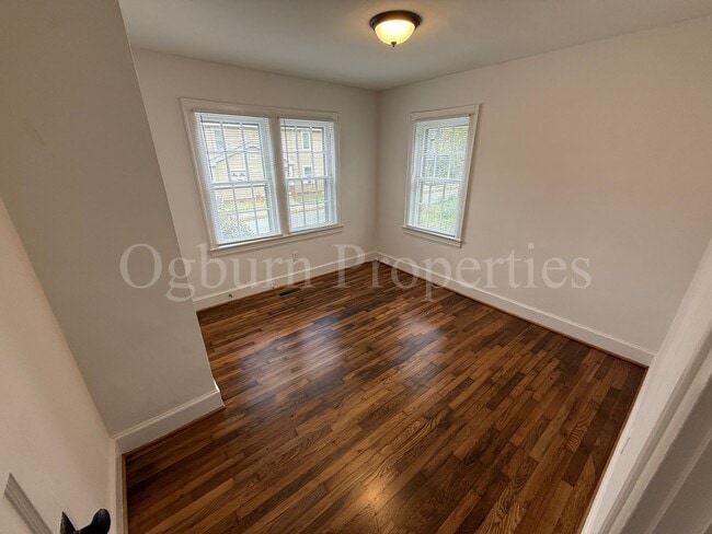 Building Photo - 614 Mulberry St SW