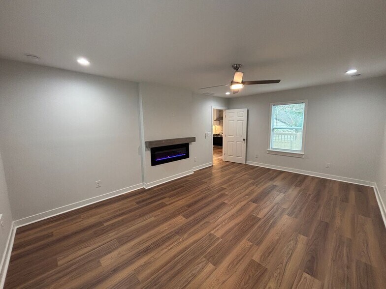 Building Photo - 1389 Lanvale Dr SW